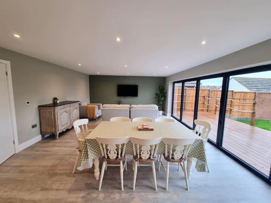 Brand New, Stunning Beachside House Seasalter Buitenkant foto